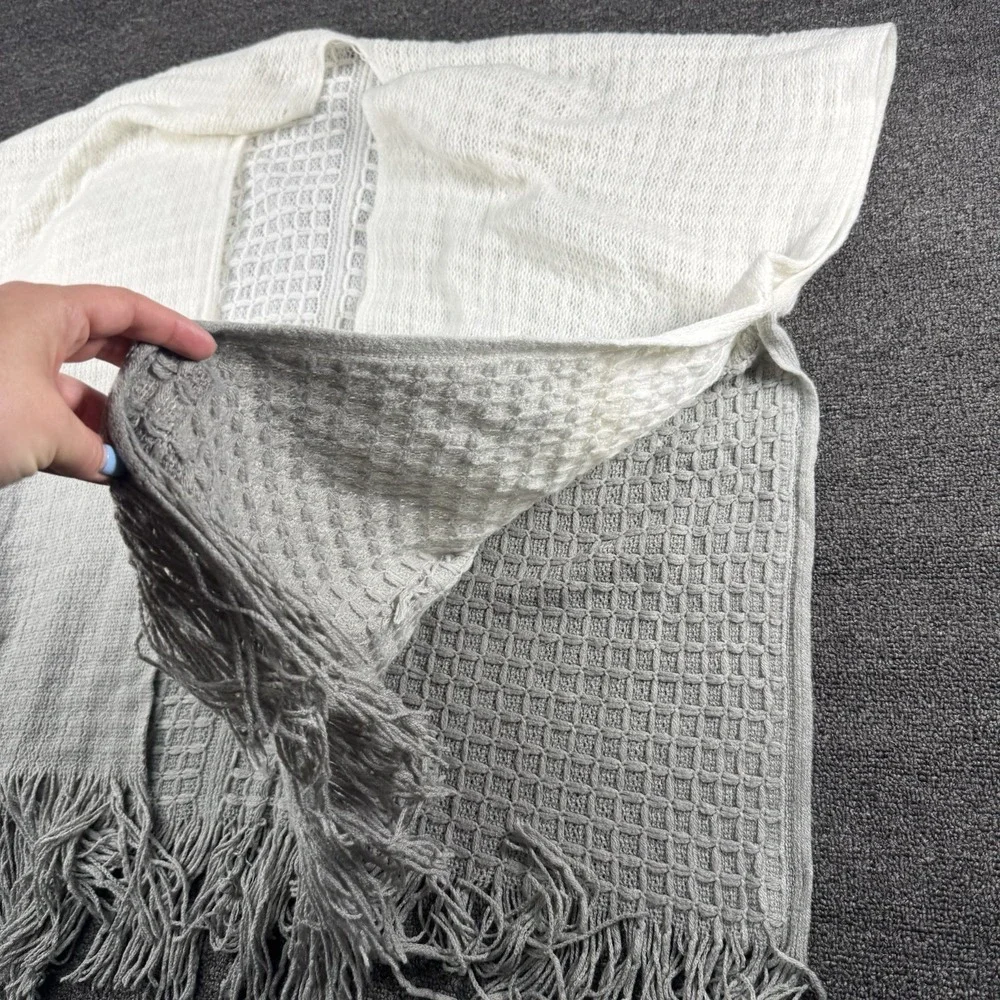 Open‎ front gray white knit cardigan poncho shrug one size Ombré